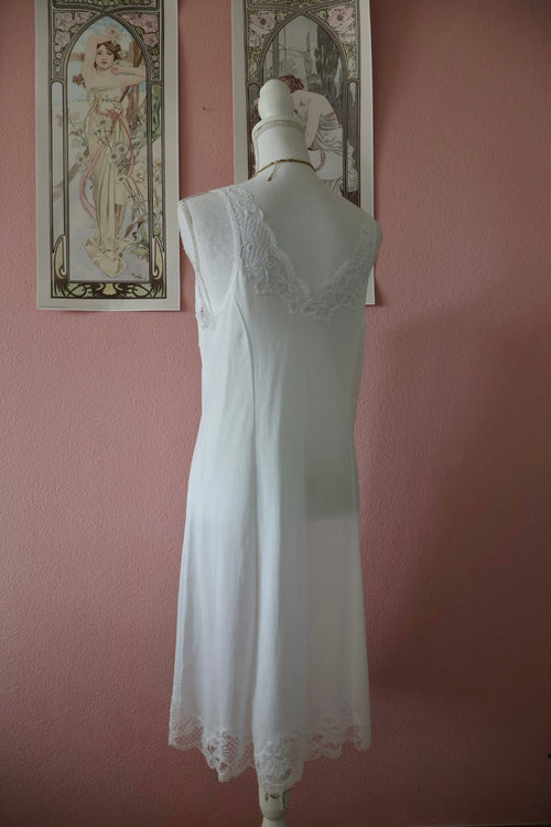 Vintage White Nylon Nightgown (M/L)